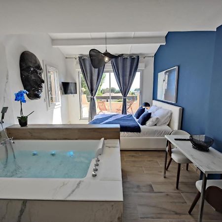 Suites Jm - Les Pins Marines - Jacuzzi & Vue Mer Bandol Eksteriør bilde