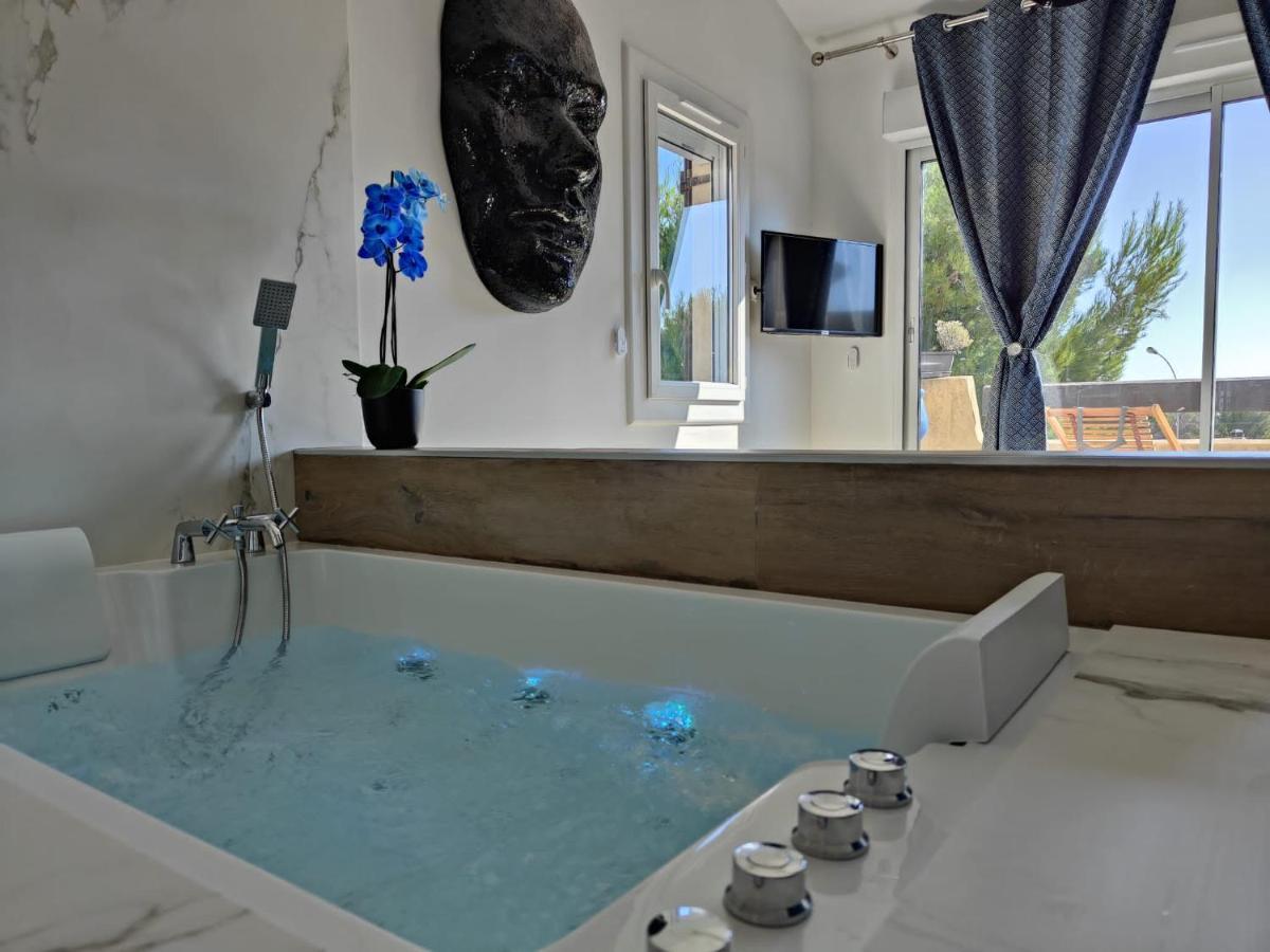 Suites Jm - Les Pins Marines - Jacuzzi & Vue Mer Bandol Eksteriør bilde